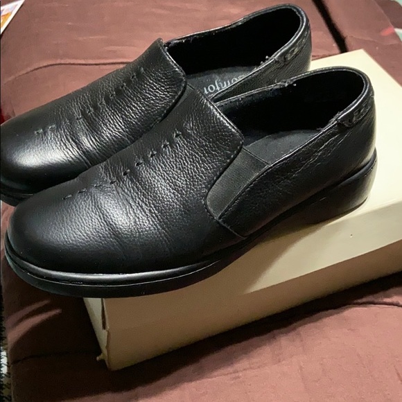 Women’s Black Slipon Loafers. EUC! - Picture 3 of 6
